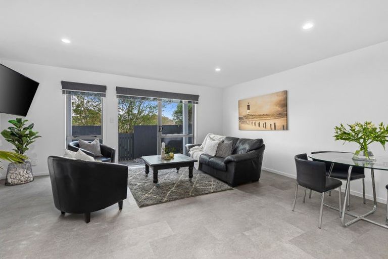 Photo of property in 27/3 Hulme Place, Henderson, Auckland, 0612