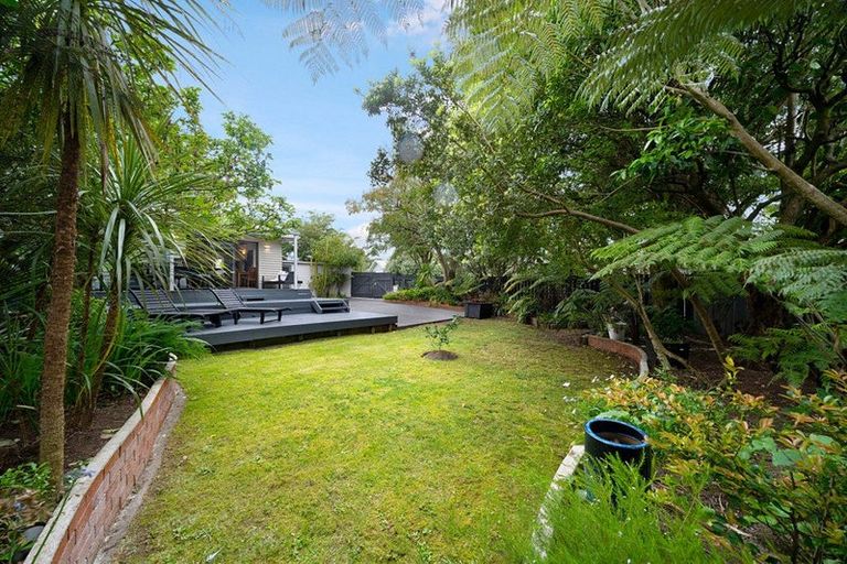 Photo of property in 2 Riserra Drive, Ranui, Auckland, 0612