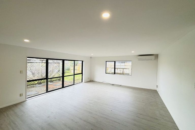 Photo of property in 21 Robertson Road, Favona, Auckland, 2024