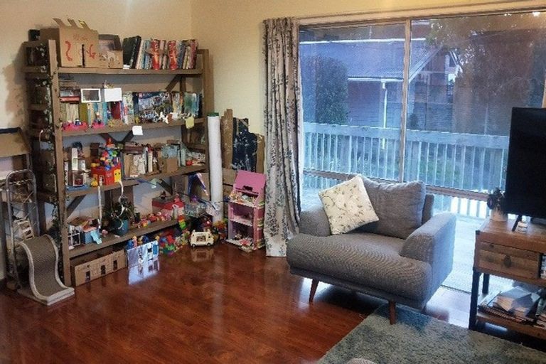 Photo of property in 30 Megan Avenue, Pakuranga Heights, Auckland, 2010