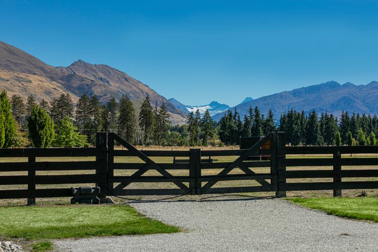 Photo of property in 16 Little Orchard Way, Wanaka, 9382
