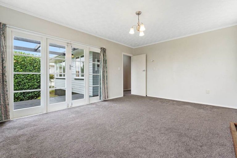 Photo of property in 536 Glenfield Road, Glenfield, Auckland, 0629