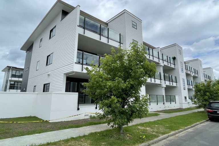 Photo of property in 4/11 Carlos Drive, Flat Bush, Auckland, 2016