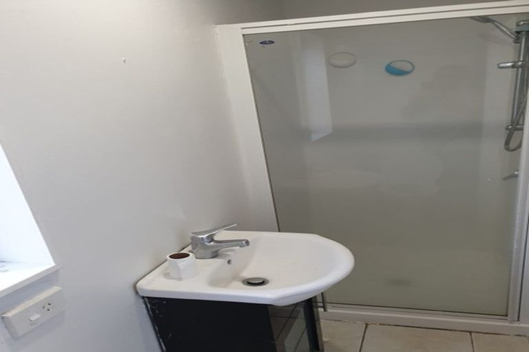 Photo of property in 79 Roberts Road, Te Atatu South, Auckland, 0610