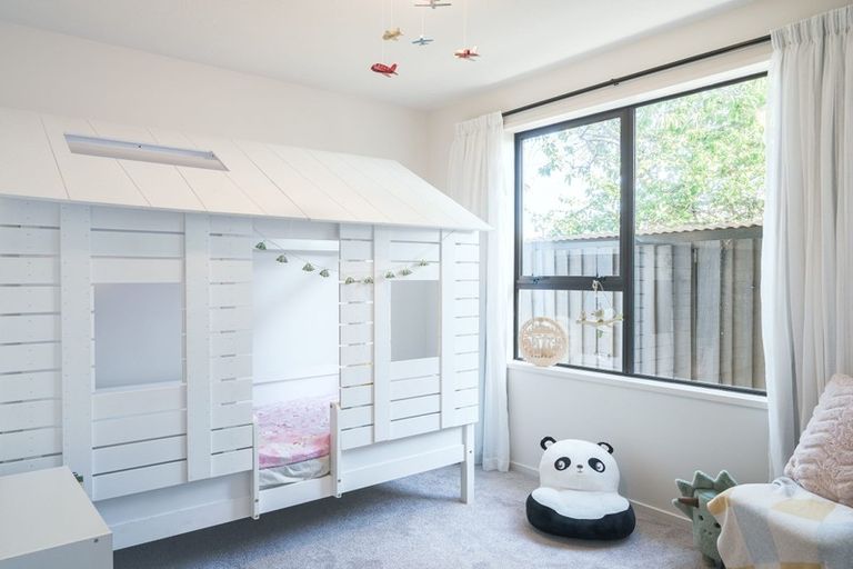 Photo of property in 10 Ludlow Place, Parklands, Christchurch, 8083