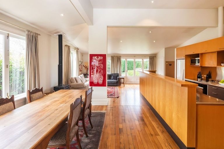 Photo of property in 42 Holly Road, St Albans, Christchurch, 8014