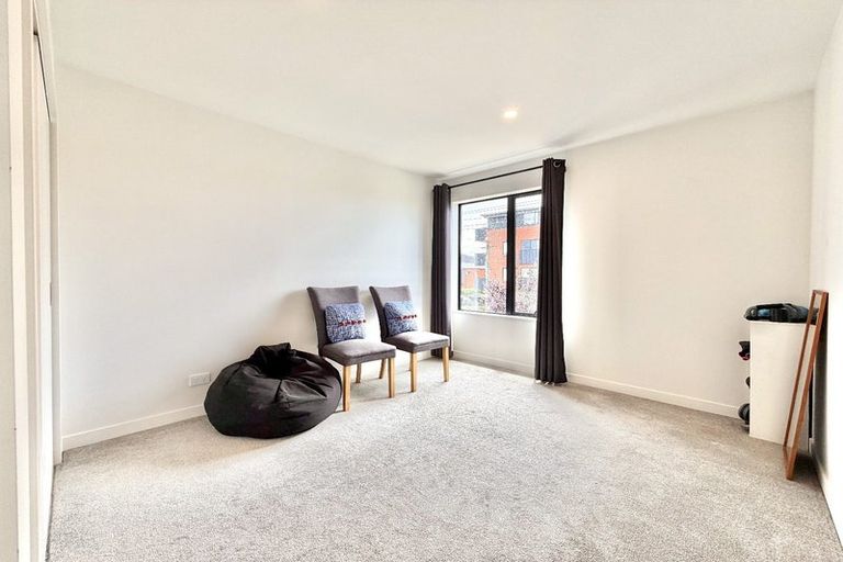 Photo of property in 1/28 Smythe Road, Henderson, Auckland, 0612
