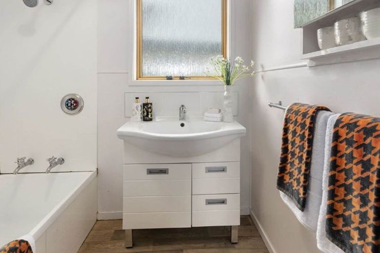 Photo of property in 66 Lavery Place, Sunnynook, Auckland, 0632