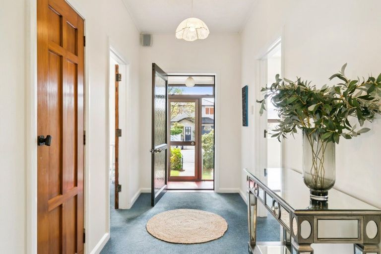 Photo of property in 26 The Quadrant, Miramar, Wellington, 6022