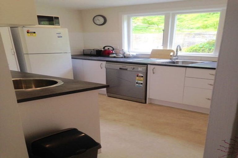 Photo of property in 2 Kopiko Way, Brooklyn, Wellington, 6021