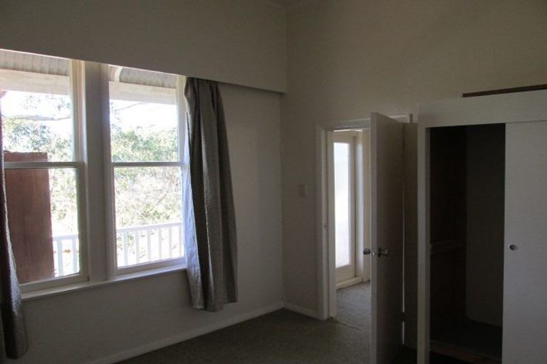 Photo of property in 98 Rolleston Street, Mount Cook, Wellington, 6021