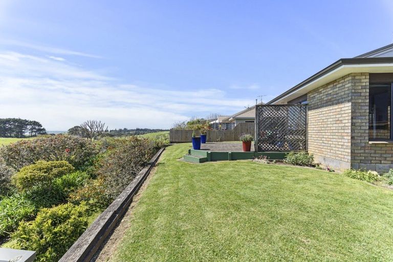 Photo of property in 9 Chatswood Grove, Fitzroy, New Plymouth, 4312