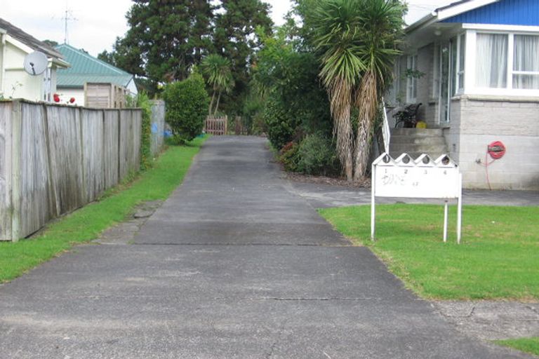 Photo of property in 2/47 Woodside Road, Massey, Auckland, 0614
