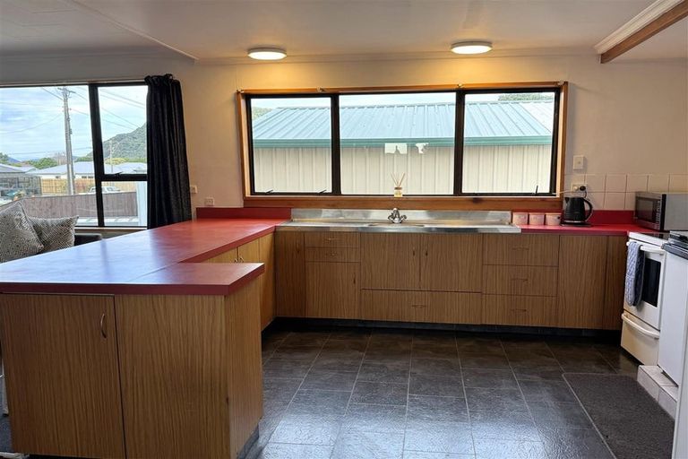 Photo of property in 2 Coakley Street, Blaketown, Greymouth, 7805