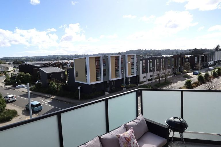 Photo of property in 3/22 Kerewhenua Crescent, 0616