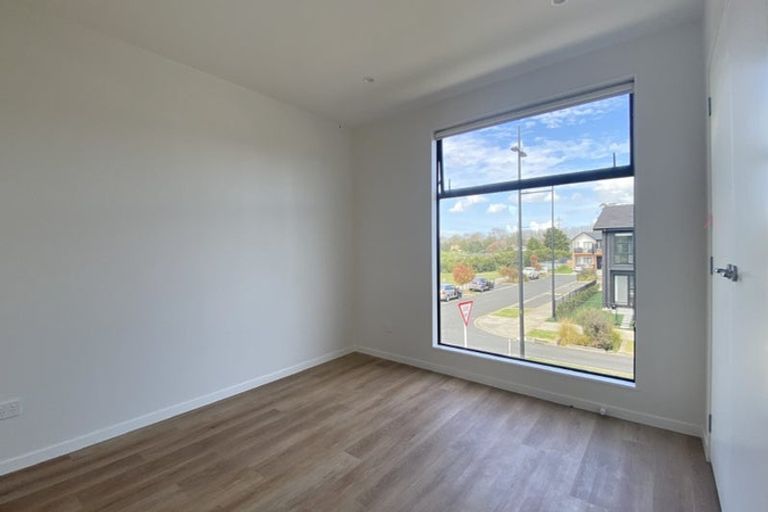 Photo of property in 93 Papatupu Way, Kumeu, 0810