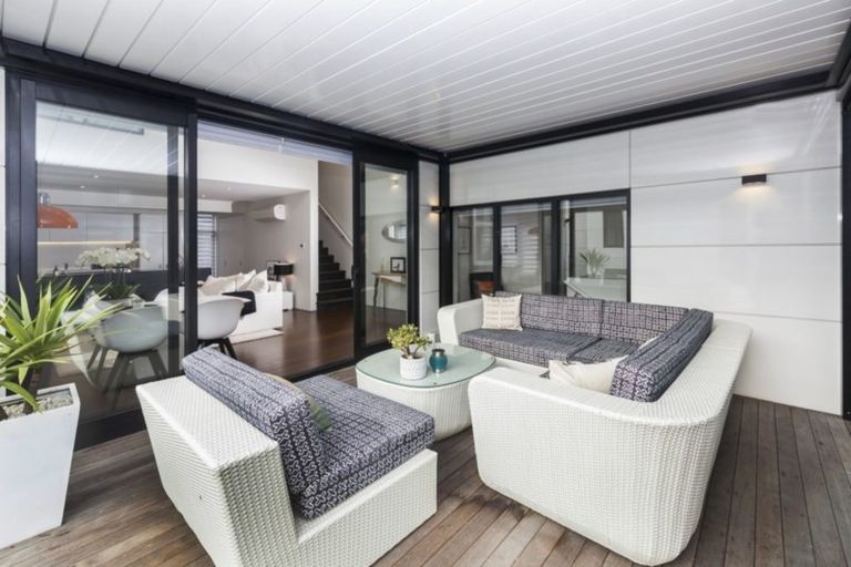 Photo of property in 26a Peterborough Street, Christchurch Central, Christchurch, 8013