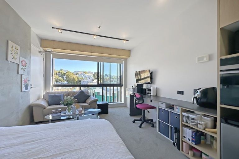 Photo of property in Vedado Apartments, 202/41u Hopper Street, Mount Cook, Wellington, 6011