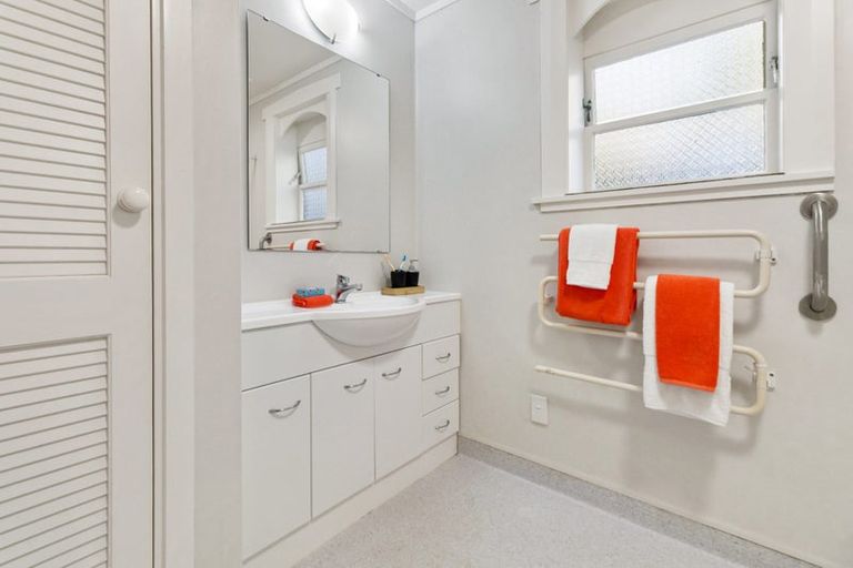 Photo of property in 297 The Parade, Island Bay, Wellington, 6023