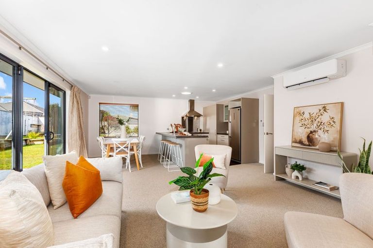 Photo of property in 5 Paparoa Crescent, Aotea, Porirua, 5024