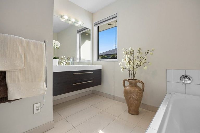 Photo of property in 35 Brookwater Avenue, Northwood, Christchurch, 8051