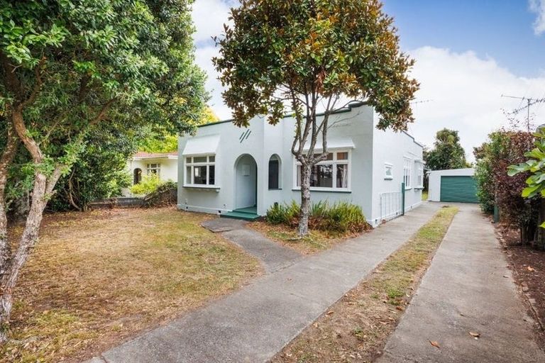 Photo of property in 8 Guy Avenue, Takaro, Palmerston North, 4410