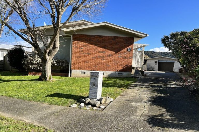 Photo of property in 7 Mataura Grove, Wainuiomata, Lower Hutt, 5014