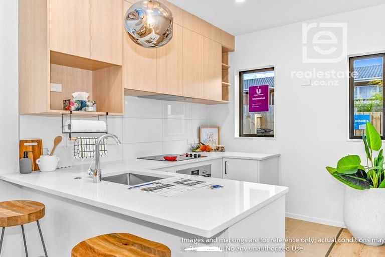 Photo of property in 17 Paetai Lane, Te Atatu Peninsula, 0610