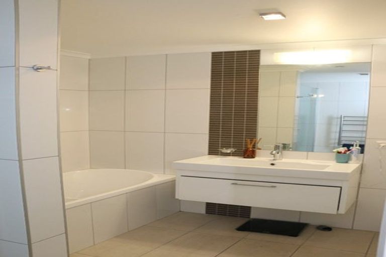 Photo of property in Bellagio Apartments, 5e/39 Taranaki Street, Te Aro, Wellington, 6011