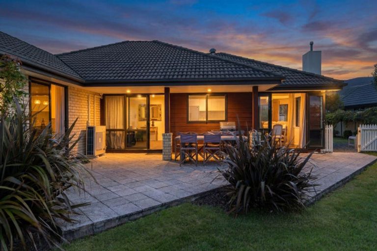 Photo of property in 20 Gemini Place, Kawaha Point, Rotorua, 3010