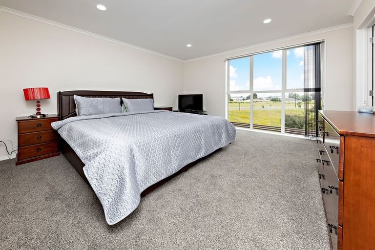Photo of property in 11 Taupinga Way, Takanini, 2112