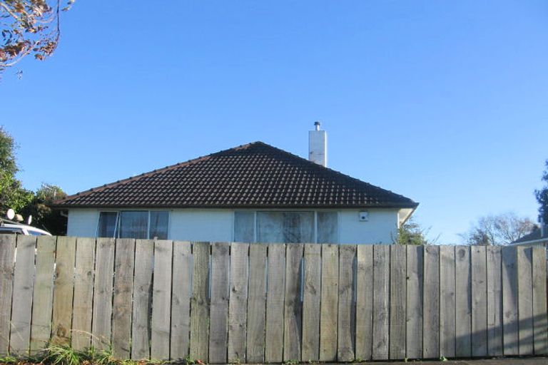 Photo of property in 45 Exeter Crescent, Takaro, Palmerston North, 4412