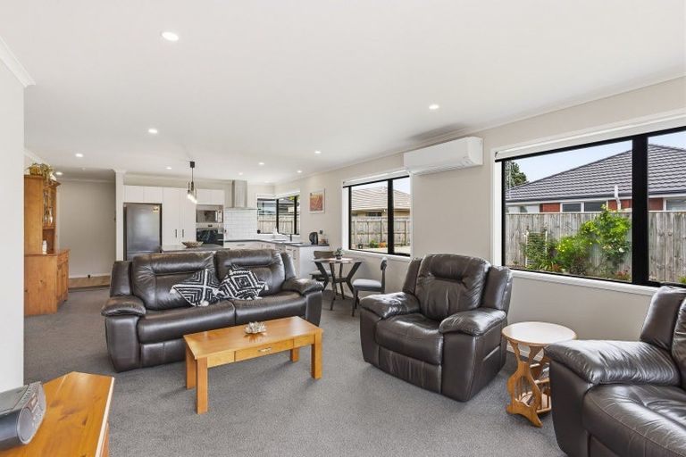 Photo of property in 4 Hawera Avenue, Levin, 5510