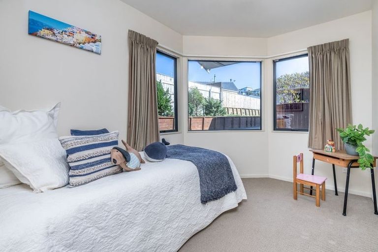 Photo of property in 7a Lyndfield Lane, Newlands, Wellington, 6037