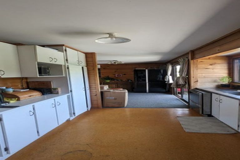 Photo of property in 64 Bassett Road, Johnsonville, Wellington, 6037