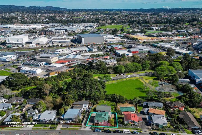 Photo of property in 47 Newington Road, Henderson, Auckland, 0612