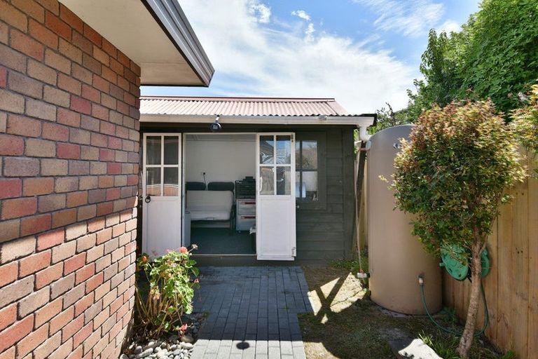 Photo of property in 110 Lakeside Drive, Orewa, 0931