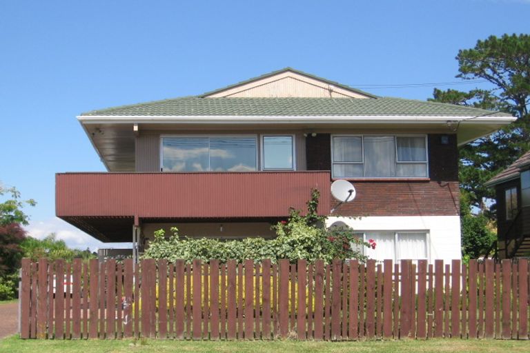 Photo of property in 35 Beechwood Road, Rothesay Bay, Auckland, 0630