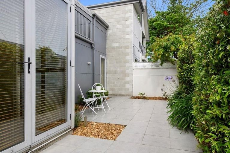 Photo of property in 2/1010 Colombo Street, St Albans, Christchurch, 8014