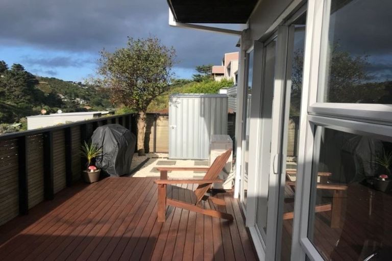 Photo of property in 43 Tiketike Way, Brooklyn, Wellington, 6021