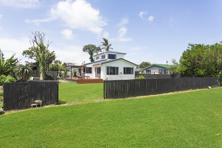 Photo of property in 19 Ronald Avenue, Glenbrook, Waiuku, 2681