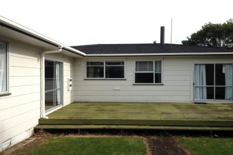 Photo of property in 22 Carbery Place, Manurewa, Auckland, 2102