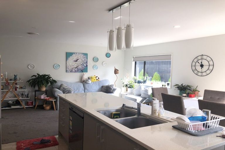 Photo of property in 8a Blythe Place, Glendene, Auckland, 0602