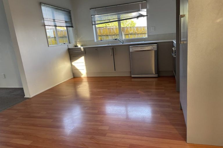 Photo of property in 16 Merlot Way, Te Atatu South, Auckland, 0610