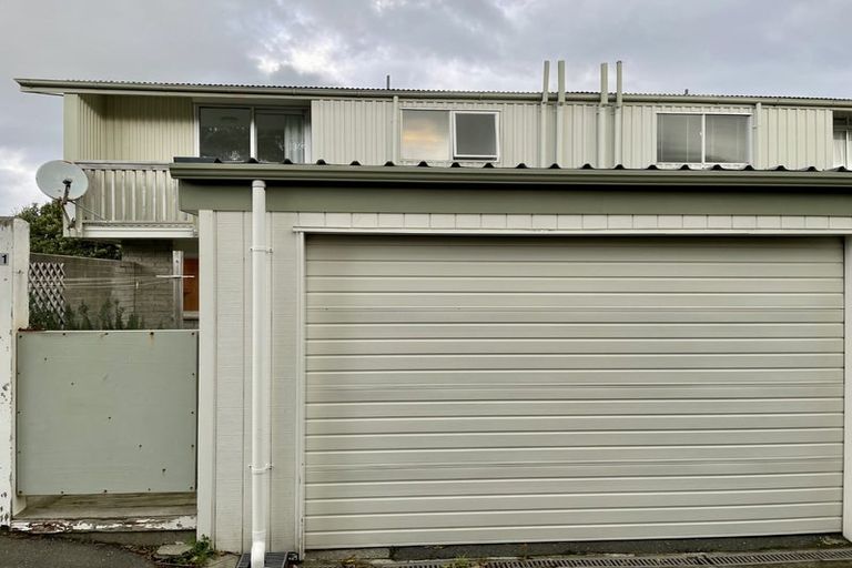 Photo of property in 7f1 Rangitane Street, Maupuia, Wellington, 6022