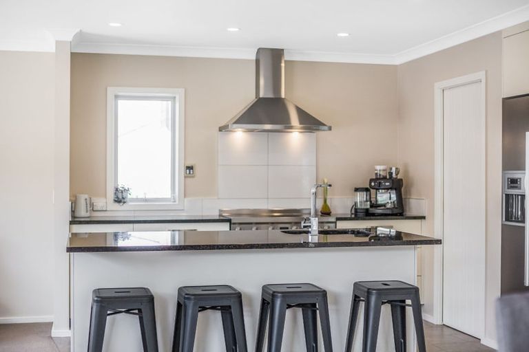Photo of property in 37 Nelson Avenue, Aotea, Porirua, 5024