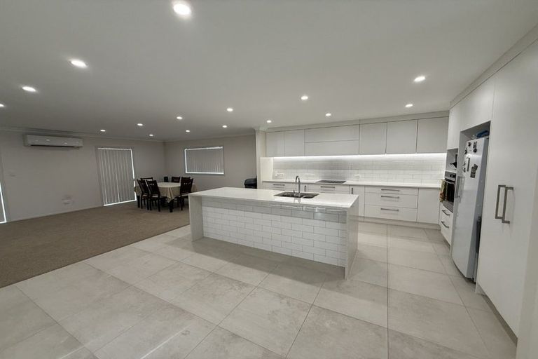 Photo of property in 35 Riverglade Parkway, Te Atatu South, Auckland, 0610