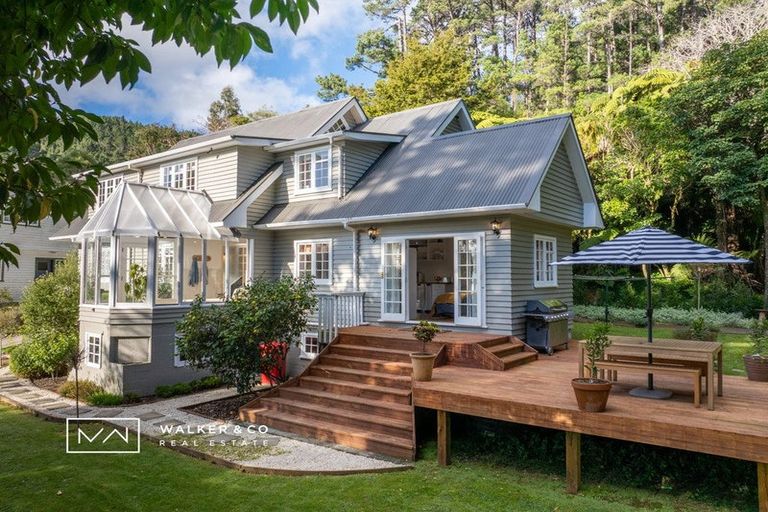 Photo of property in 4 Elmslie Road, Pinehaven, Upper Hutt, 5019