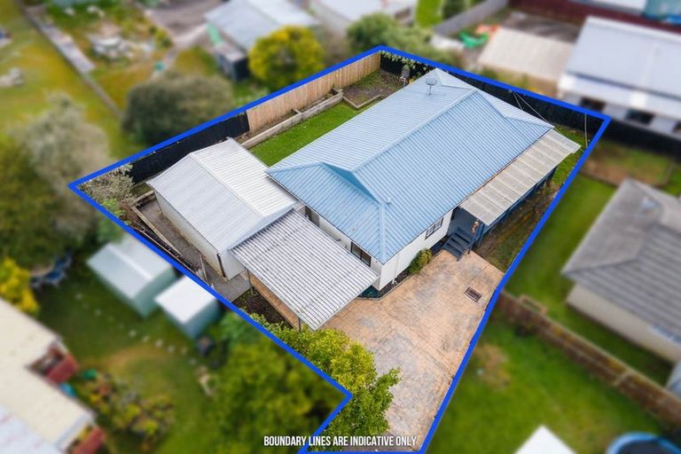 Photo of property in 25 Glen Close, Glen Eden, Auckland, 0602
