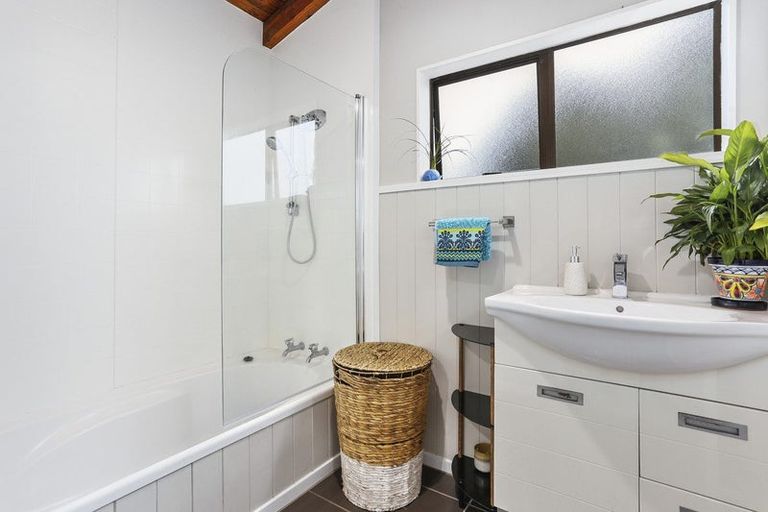 Photo of property in 117 Oreil Avenue, West Harbour, Auckland, 0618